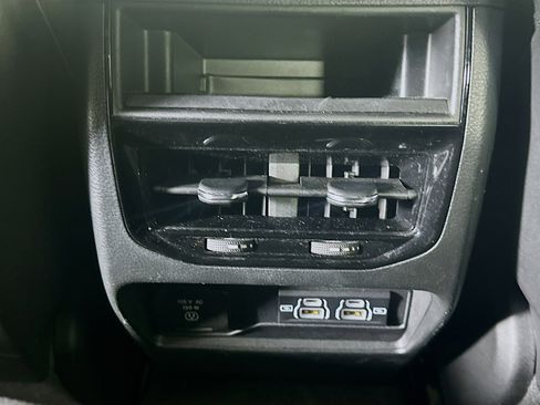 Used 2024 Jeep Grand Cherokee Altitude image 28