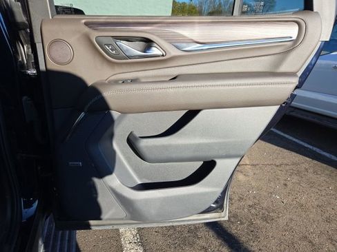 Used 2022 GMC Yukon Denali w/ Denali Premium Package image 18