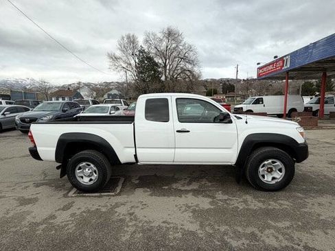 Used 2015 Toyota Tacoma PreRunner w/ Convenience Package image 3
