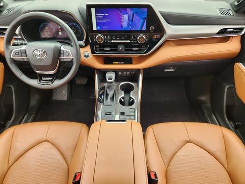 Used 2026 Toyota Highlander Platinum AWD/4WD image 19