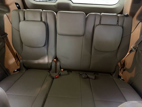 Used 2012 Volkswagen Routan SE image 21