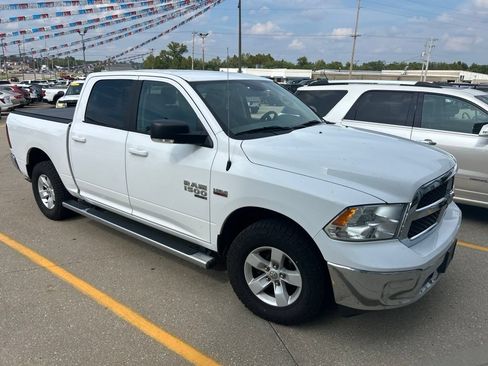Used 2019 RAM 1500 Classic SLT w/ Luxury Group AWD/4WD image 2