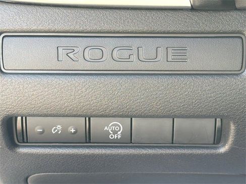 Used 2024 Nissan Rogue S image 22