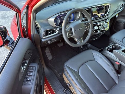 New 2026 Chrysler Pacifica Select image 29