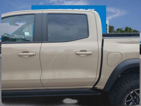 Used 2024 Chevrolet Colorado ZR2 w/ Technology Package AWD/4WD image 30