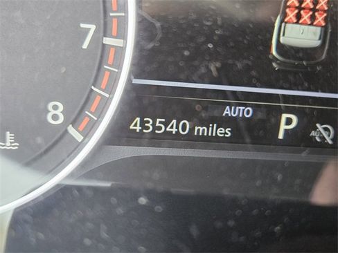 Used 2023 Nissan Pathfinder S image 27