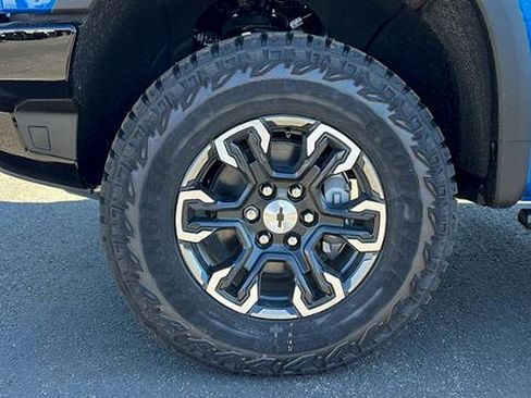 New 2026 Chevrolet Silverado 1500 ZR2 image 13