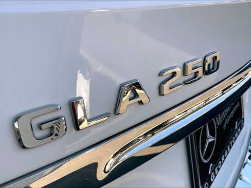 Certified 2020 Mercedes-Benz GLA 250 4MATIC image 30
