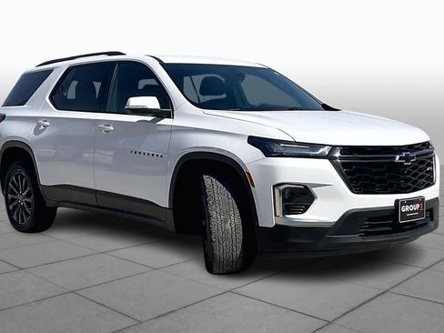 Used 2023 Chevrolet Traverse RS image 3