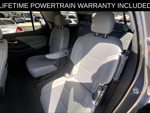Used 2021 Chevrolet Traverse LT image 27