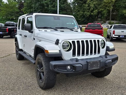 Used 2019 Jeep Wrangler Unlimited Sahara AWD/4WD image 8