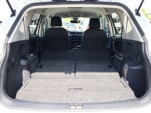 Used 2023 Volkswagen Tiguan SE FWD image 34