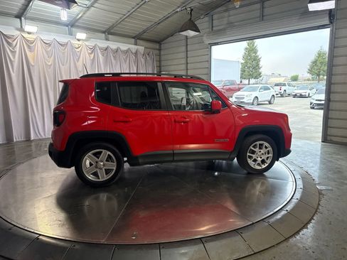 Used 2021 Jeep Renegade Latitude FWD image 4