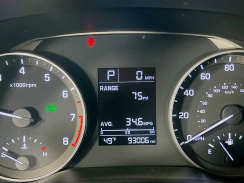 Used 2018 Hyundai Elantra SE image 12