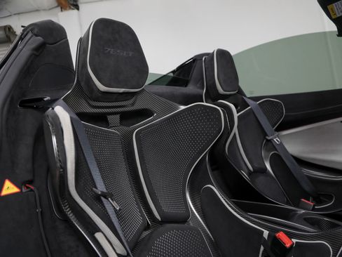Used 2022 McLaren 765LT RWD image 2