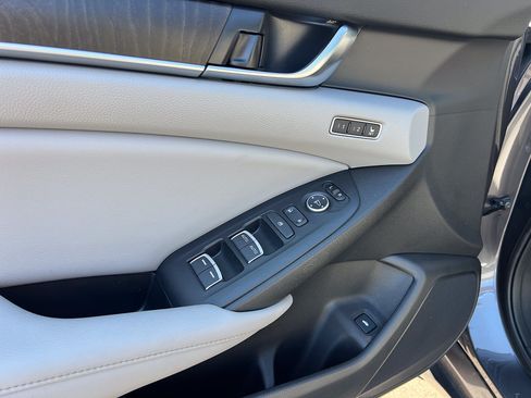 Used 2018 Honda Accord Touring image 13