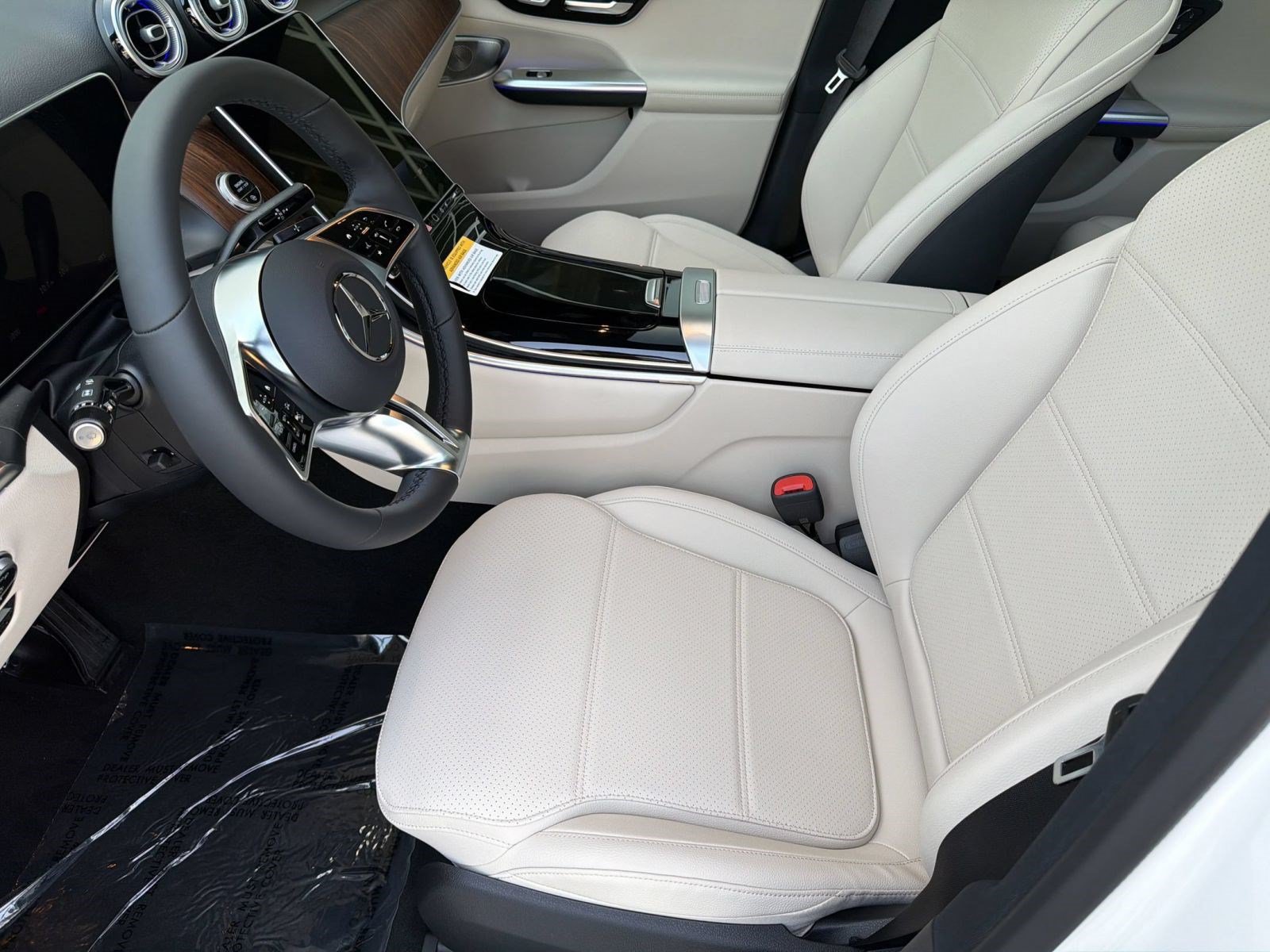 Used 2026 Mercedes-Benz GLC 300 image 5