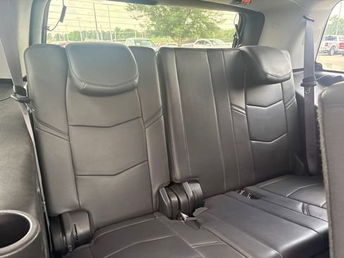 Used 2015 Cadillac Escalade Luxury AWD/4WD image 39