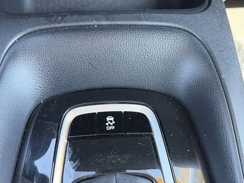 Used 2025 Toyota Corolla LE image 16