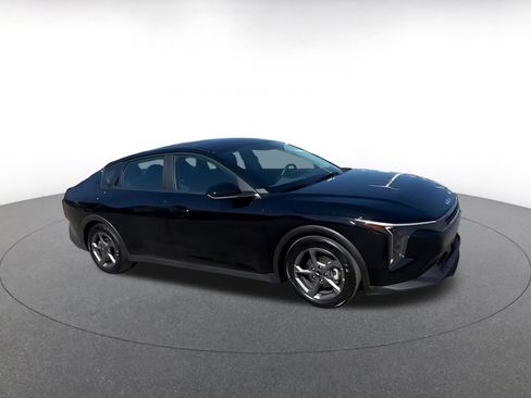 Used 2025 Kia K4 LXS image 2
