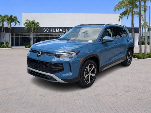 New 2025 Volkswagen Tiguan SE w/ Panoramic Sunroof Package AWD/4WD image 3