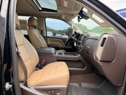 Used 2019 GMC Sierra 2500 Denali w/ Duramax Plus Package AWD/4WD image 29