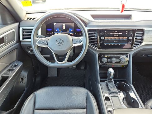Certified 2022 Volkswagen Atlas Cross Sport SE w/ Panoramic Sunroof Package image 8