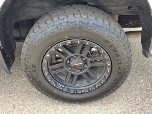 Used 2019 Chevrolet Silverado 1500 LT w/ Texas Edition image 18