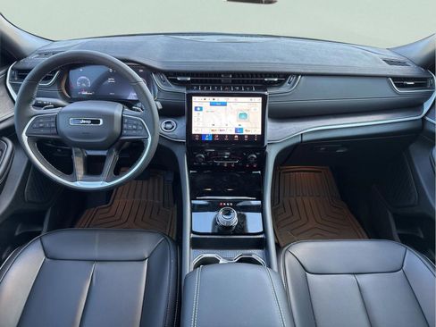 Certified 2025 Jeep Grand Cherokee Limited w/ Black Appearance Package image 9