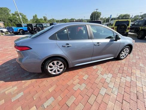 Used 2022 Toyota Corolla LE FWD image 36