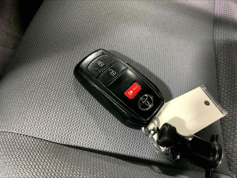 Used 2024 Toyota Corolla Cross AWD Hybrid image 15