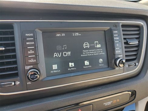 Used 2019 Kia Sedona LX image 17