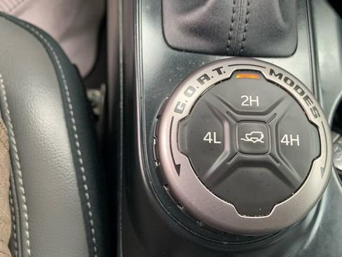 Used 2024 Ford Bronco Outer Banks AWD/4WD image 37