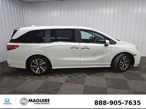 Used 2022 Honda Odyssey Touring image 2
