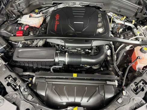 Used 2022 Alfa Romeo Stelvio Veloce AWD/4WD image 32