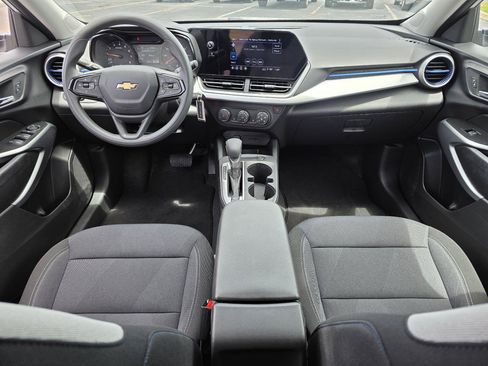 Used 2026 Chevrolet Trax LS w/ LS Convenience Package FWD image 10