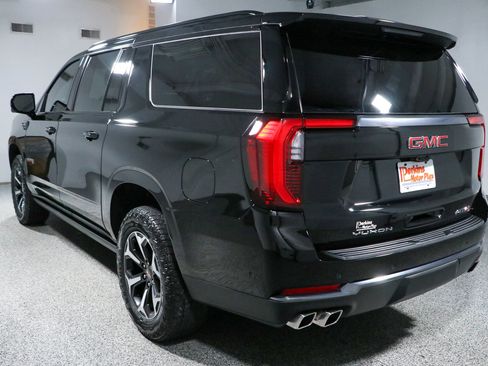 Used 2025 GMC Yukon XL AT4 w/ AT4 Premium Package AWD/4WD image 9