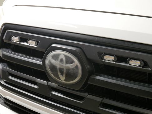 Used 2019 Toyota Tacoma SR w/ SR Convenience Package image 33