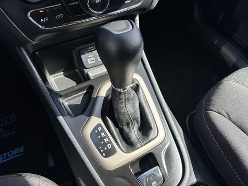 Used 2014 Jeep Cherokee Latitude w/ Cold Weather Group FWD image 16