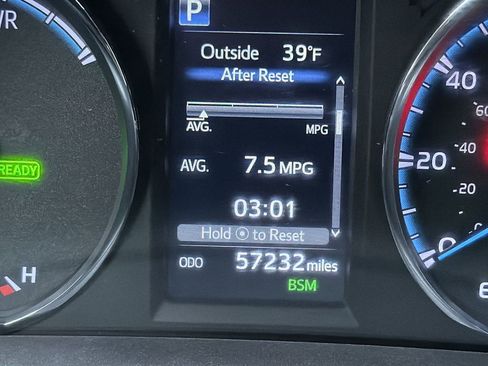 Used 2018 Toyota RAV4 SE image 24