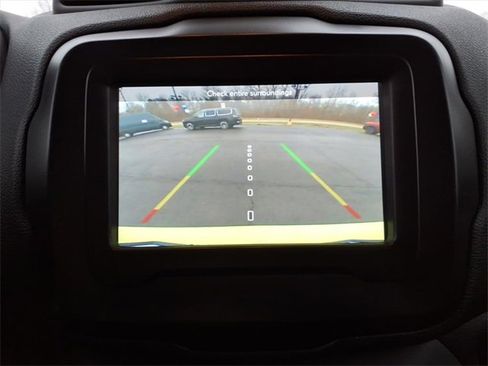 Used 2018 Jeep Renegade Altitude image 22