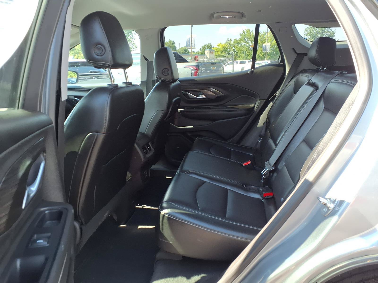 Used 2024 GMC Terrain SLT AWD/4WD image 16