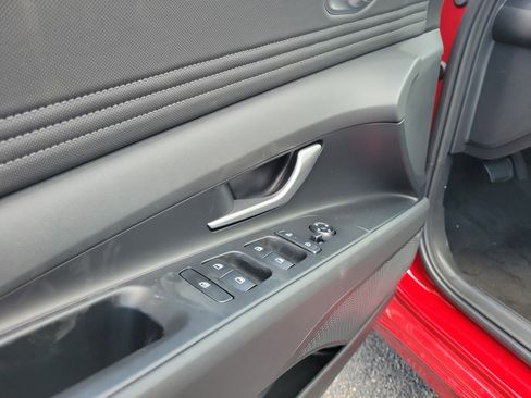 New 2025 Hyundai Elantra Limited image 18