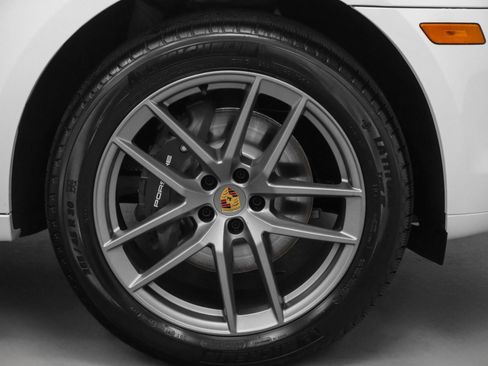 Used 2025 Porsche Macan image 17