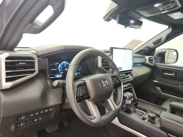 Used 2025 Toyota Sequoia Platinum AWD/4WD image 14