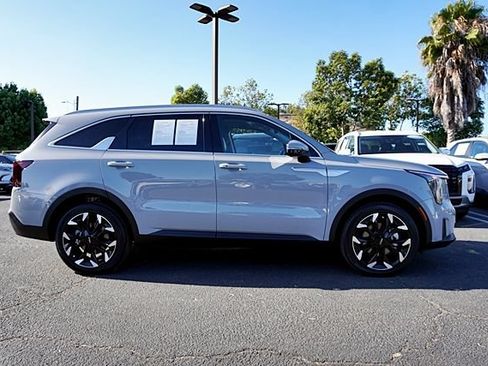 Used 2025 Kia Sorento EX w/ Panoramic Sunroof Package FWD image 7
