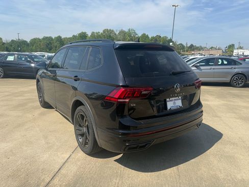 Used 2024 Volkswagen Tiguan SE R-Line FWD image 9