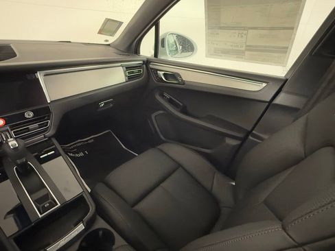 Used 2026 Porsche Macan image 23