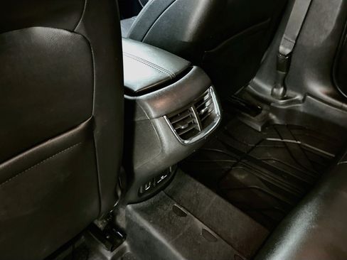 Used 2018 Chevrolet Malibu LT w/ Leather Package FWD image 28