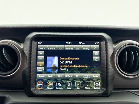 Used 2022 Jeep Wrangler Unlimited Sport w/ Sun And Sound Package AWD/4WD image 21